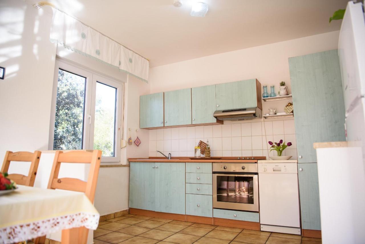 Villa Claudia Lemon Appartment Premantura Buitenkant foto