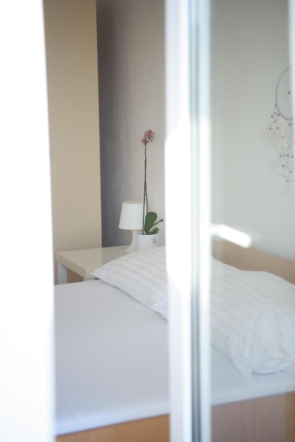 Villa Claudia Lemon Appartment Premantura Buitenkant foto