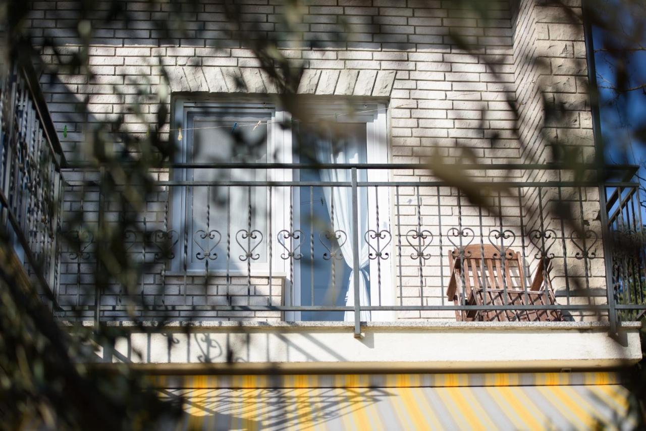 Villa Claudia Lemon Appartment Premantura Buitenkant foto