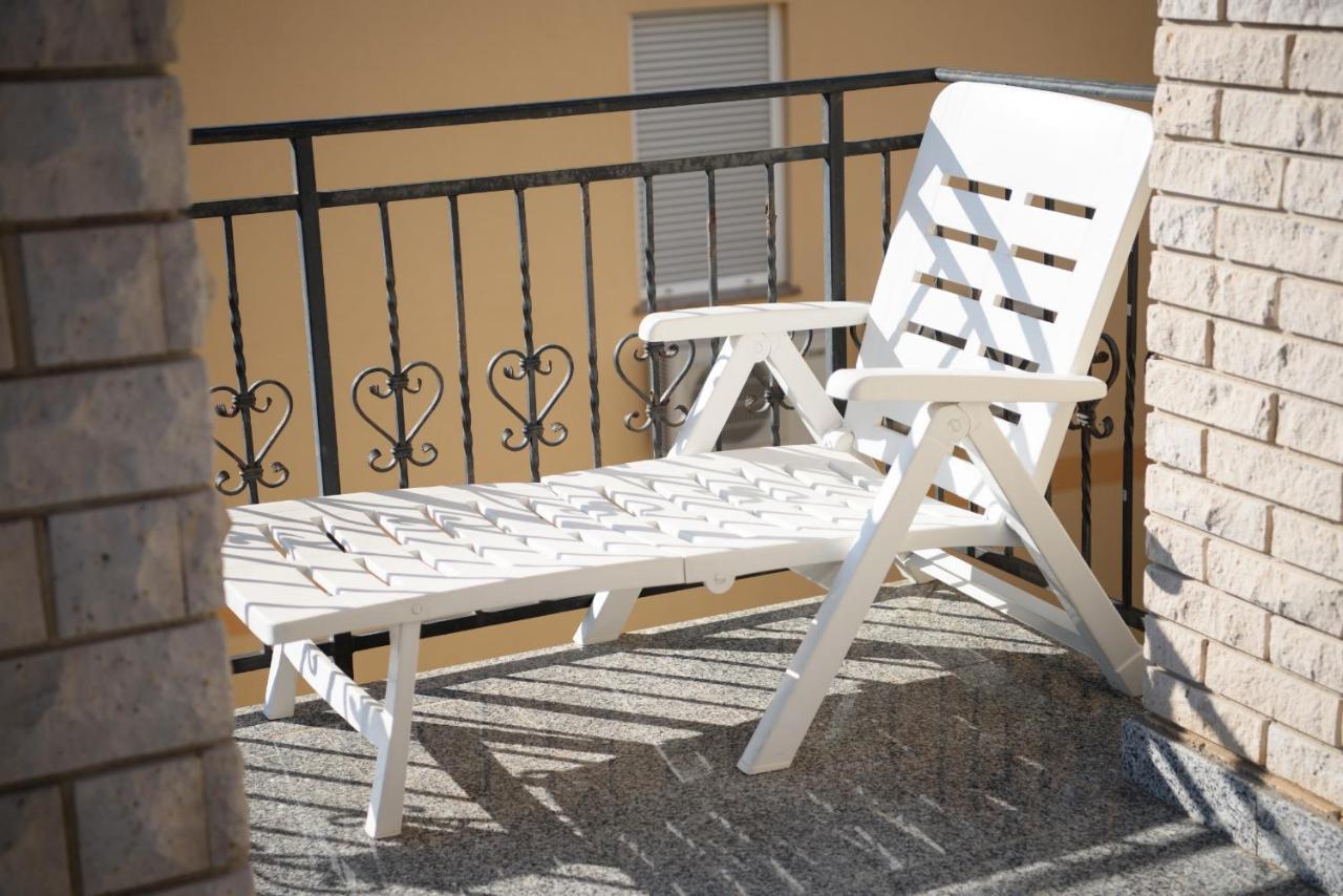 Villa Claudia Lemon Appartment Premantura Buitenkant foto