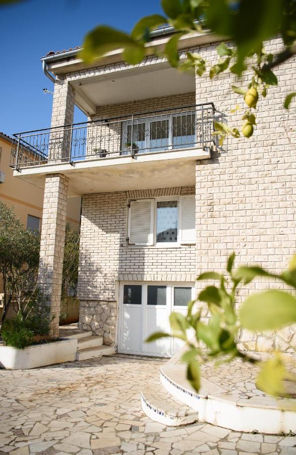 Villa Claudia Lemon Appartment Premantura Buitenkant foto