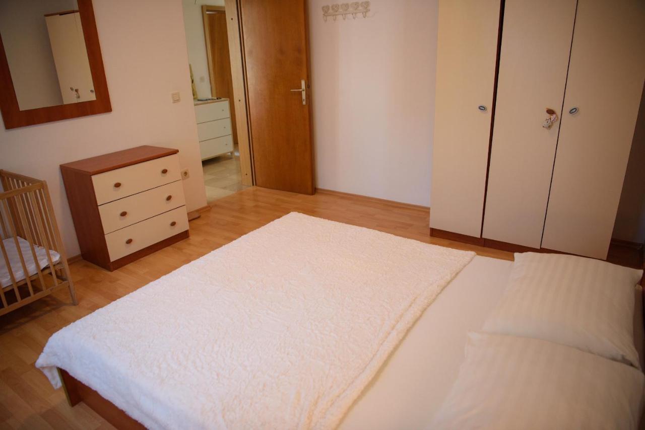 Villa Claudia Lemon Appartment Premantura Buitenkant foto