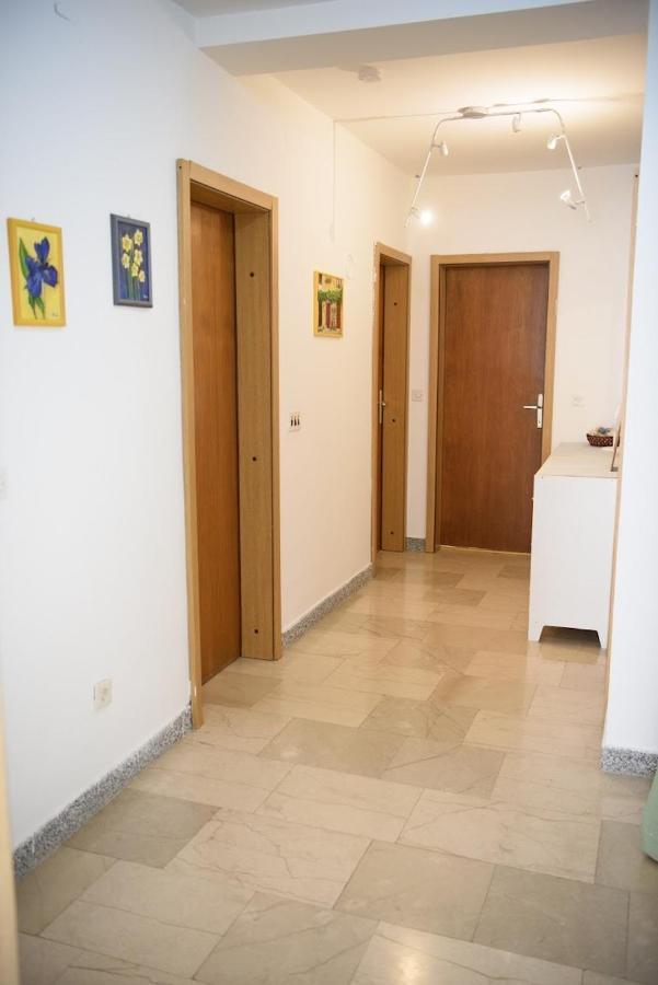 Villa Claudia Lemon Appartment Premantura Buitenkant foto